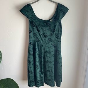Stunning Green Scoop Neck Dress
